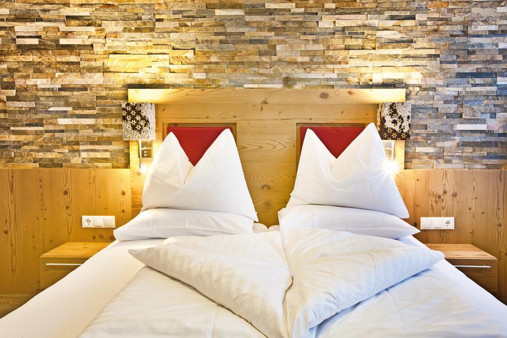 Landhotel Alpenhof Filzmoos Room photo