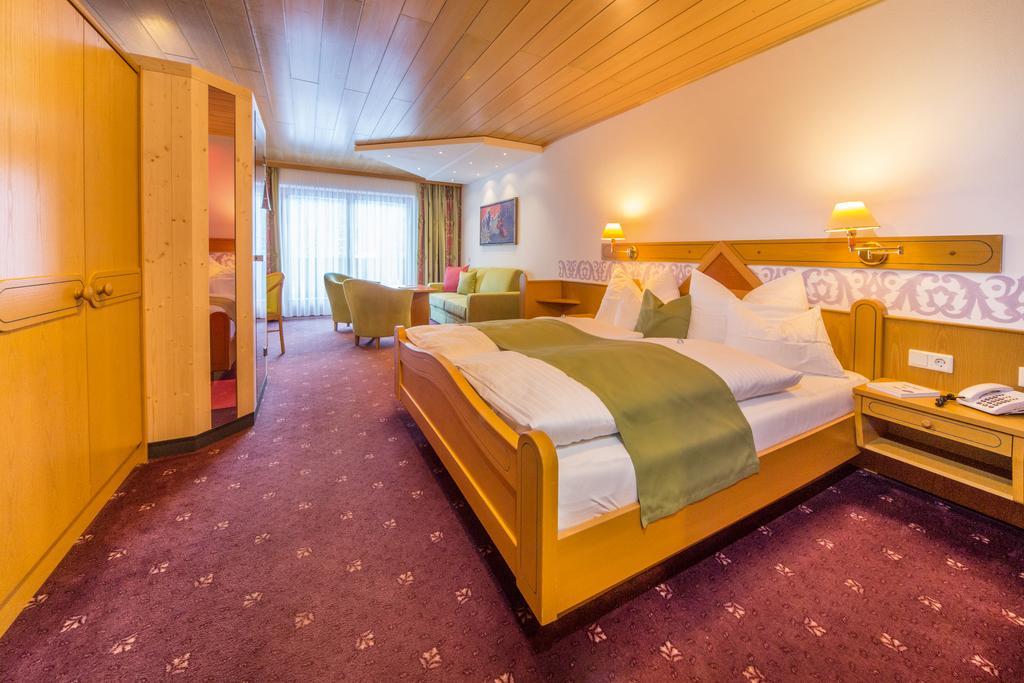 Landhotel Alpenhof Filzmoos Room photo